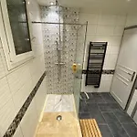 Δωμάτια σε οικογενειακή κατοικία & Spa-sauna-piscine-massages Du 