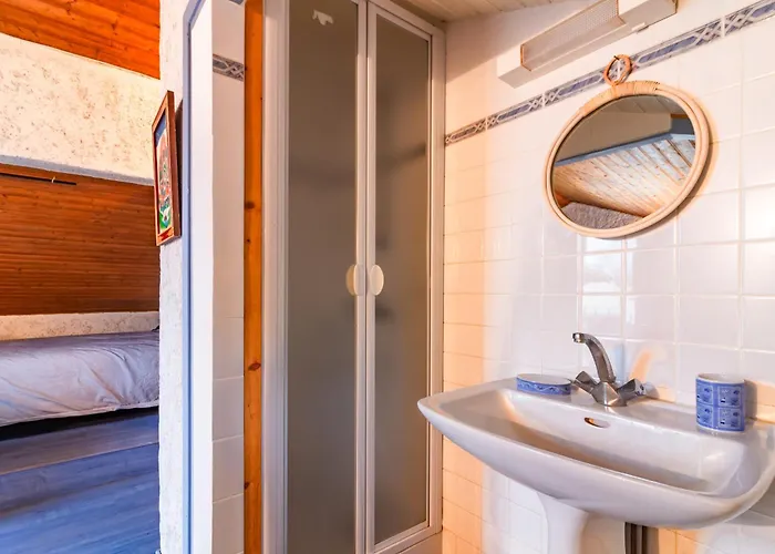 Séjour chez l'habitant Villa&spa-sauna-piscine-massages Du Nirvâna Vivant